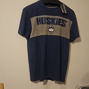 CAPTIVATING  HUSKIES T SHIRT L